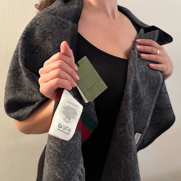 UNISEX GUCCI SCARF / NEW WITH TAG - Picture 4 of 9